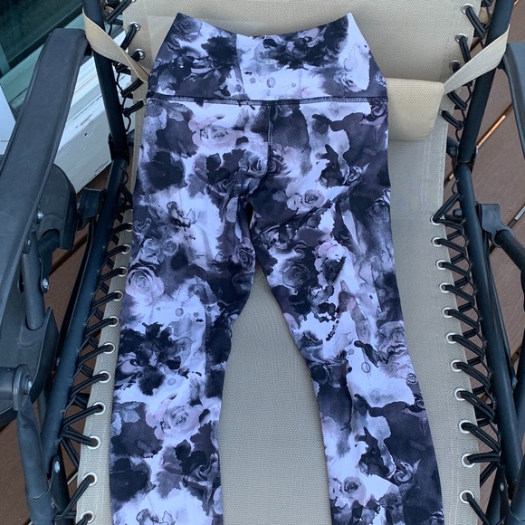 Women’s lululemon size 2 leggings - Picture 1 of 1